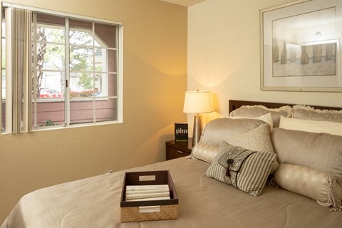 bedroom l Sundance Apartments in Vallejo CA